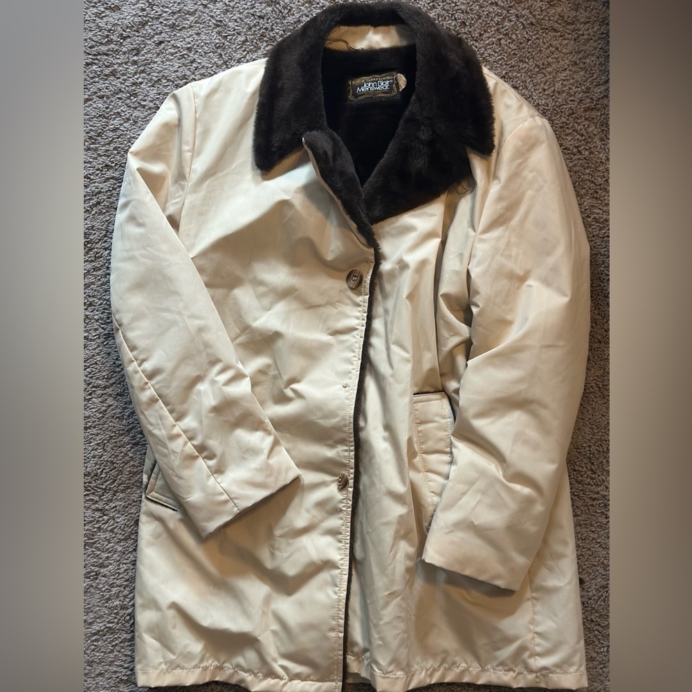 Cream and black vintage jacket with faux fur collar & lining